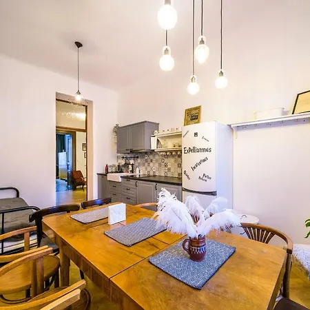 Harry Potter's In Center Apartment