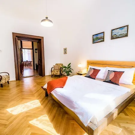 Harry Potter's In Center Apartment *